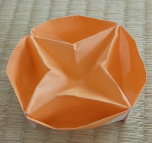 某折り紙番組で作っていたのを緩く見ていて覚えきれなかったので、カミキィさんの動画で復習しました。