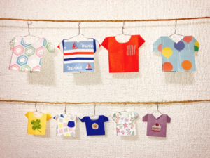 ハンガーも作ってみました☆
Tシャツ屋さんごっこできますね＾＾