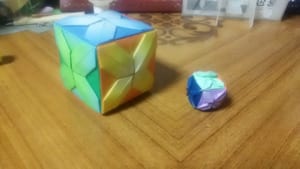 ミニミニに挑戦してみました、大きい方はお母さんと妹達に折ってみました、部屋に飾るのに可愛いので今度はひも付きの方でも折ってみます