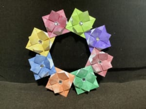 小町さんの作品大好きです❤️
紫陽花リース少し立体になるように飾ってみました。