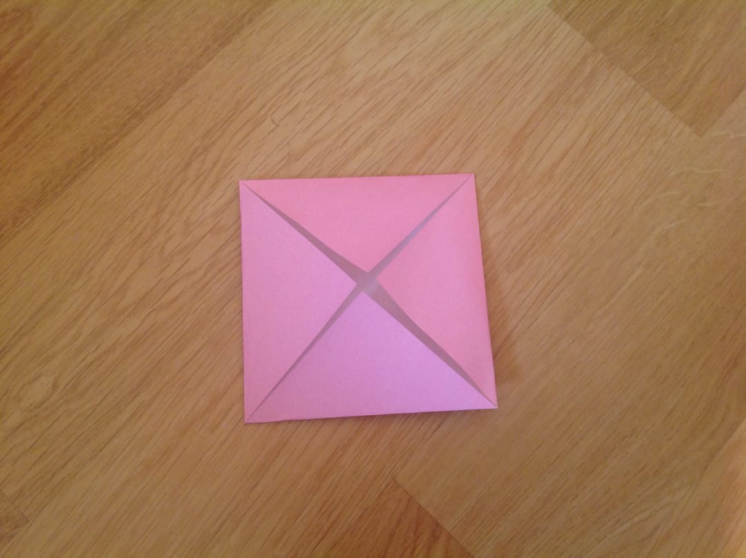 How to fold 人形用の可愛い座布団☆: 真ん中にむけております。丁度正方形になるはずです。