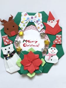 カミキィさんの本に掲載されている折り方を観て折ってみました。クリスマスリースです。
まさとも