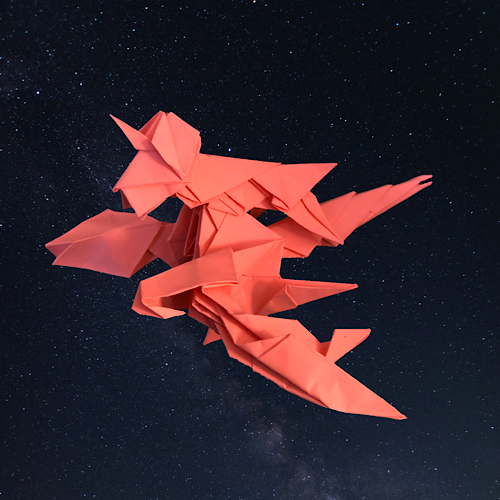 りょうすけ@組み立て折神工房Assembly Origami Workshopさんによる「紅龍星ボーライド」 15枚の折り紙