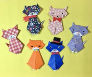 折ってみました
蝶ネクタイやシルクハット、マフラーなどをつけて、いろんなネコちゃんが作れて楽しいです