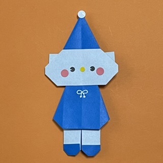 How to fold 帽子ねこ（くま）🐱🐻: 頭と体を糊などで貼り合わせ、丸シールやペンで、顔や飾りをつけてください^ - ^