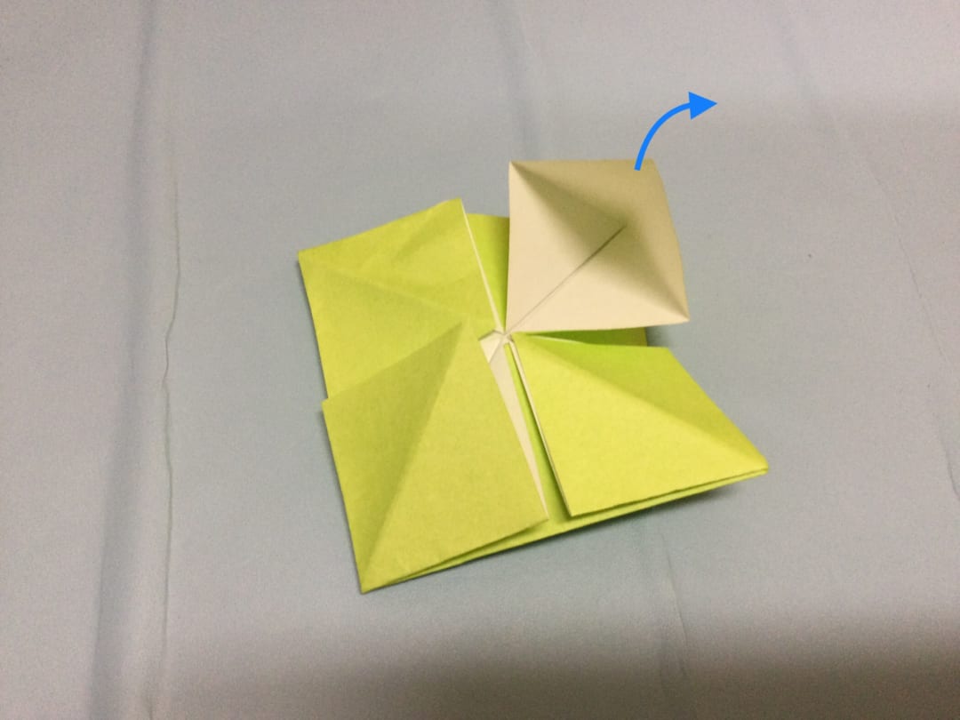 花の折り方 袋を開く。