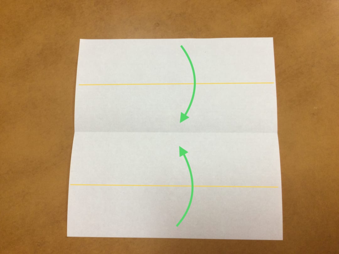 ハートの手紙の折り方 →にそって折る。