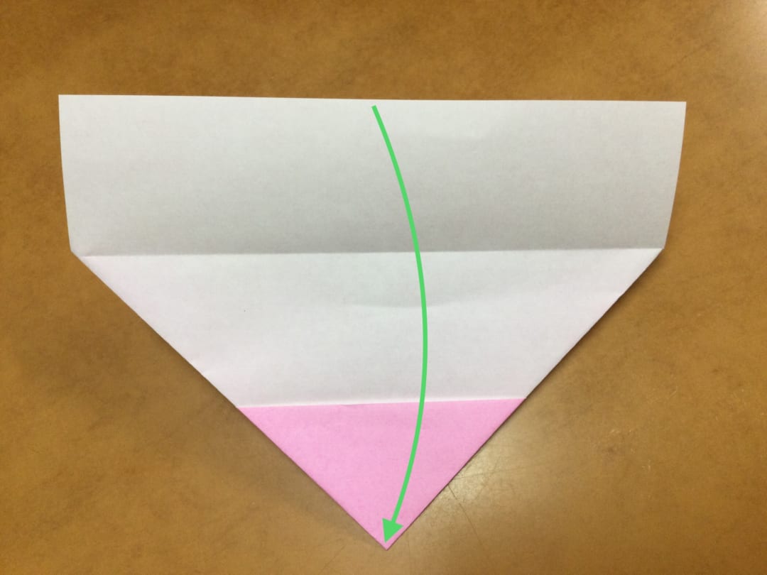ハートの手紙の折り方 →にそって折る。