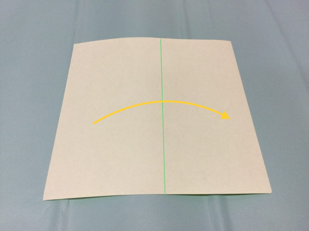 花の折り方 折り目をつける。