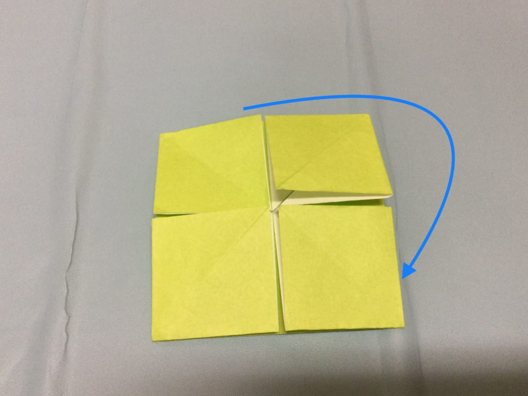 花の折り方 折り目をつける。