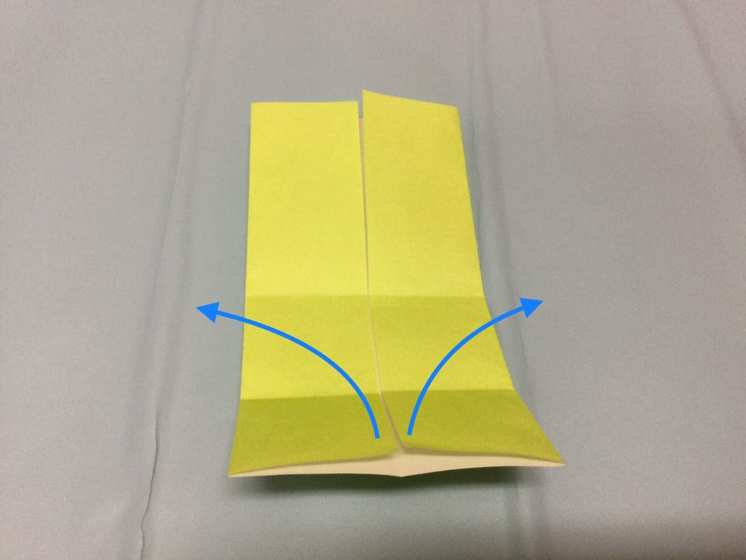 花の折り方 袋を開いて潰す。