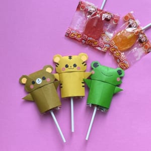 色々な動物にアレンジ出来ます。
棒付きキャンディをさして、パペットにすると、プレゼントにもぴったりです(*^^*)