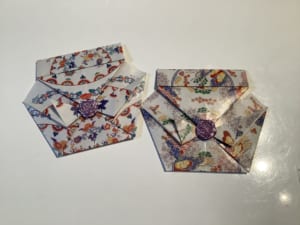 香水のギフトバックの中にはお香が入っています。
プレゼントしたらとても喜んでもらえて嬉しかったです。
小町さんに感謝デス